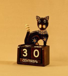 UTH023  Календарь 'Кошка с полосатым хвостом', декор 'Сетчатый'.  