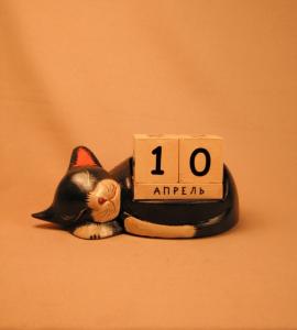UTH403  Календарь `Спящий кот с рыжими пятнами`.