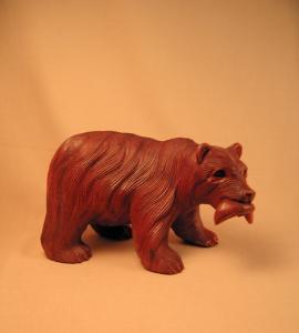 PWA602	Мини-скульптура `Медведь с рыбой`.  