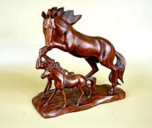 PWA155	Мини-скульптура "Лошадь". 35 см. с жеребятами.  